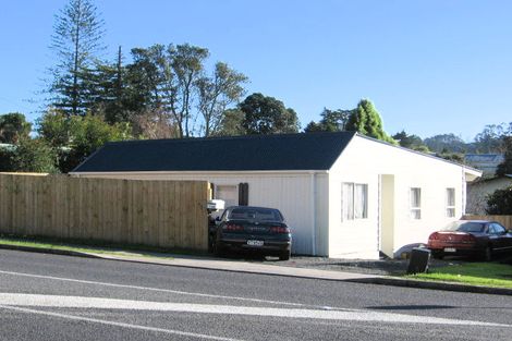 Photo of property in 1/729 Swanson Road, Swanson, Auckland, 0612