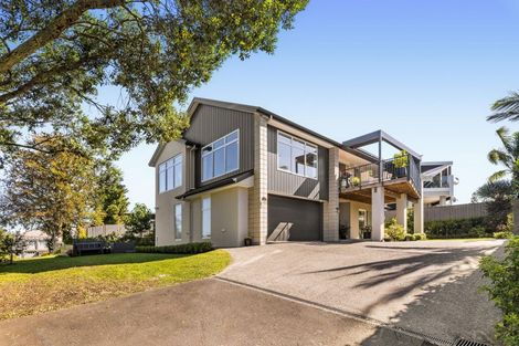 Photo of property in 341 Devonport Road, Tauranga, 3110