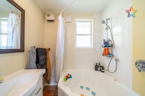 Photo of property in 64 Pekanga Road, Normandale, Lower Hutt, 5010