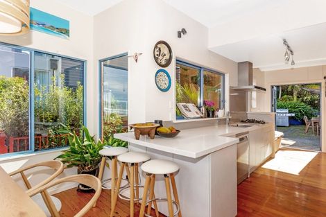 Photo of property in 11 Makorori Beach Road, Makorori, Gisborne, 4073