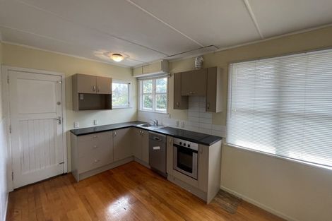 Photo of property in 12 Gill Avenue, Te Atatu Peninsula, Auckland, 0610