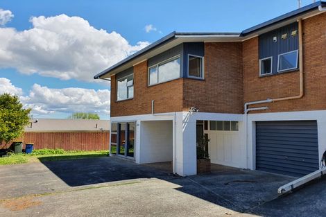 Photo of property in 3/104 East Coast Road, Forrest Hill, Auckland, 0620