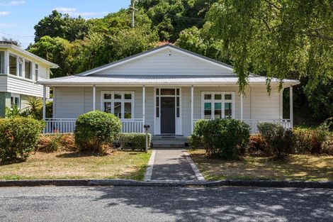 Photo of property in 9 Airlie Road, Plimmerton, Porirua, 5026