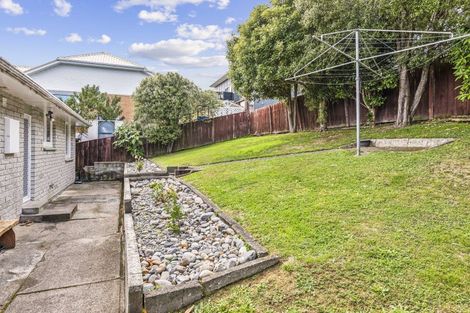 Photo of property in 51 Kakariki Grove, Waikanae, 5036