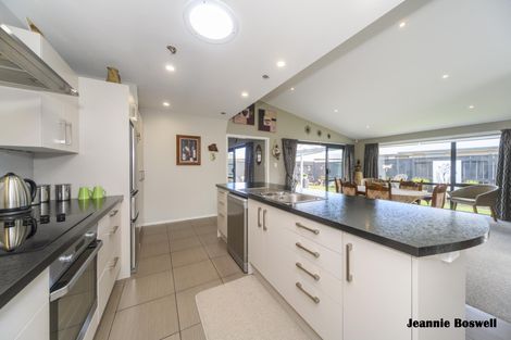 Photo of property in 9 Masefield Terrace, Kelvin Grove, Palmerston North, 4414