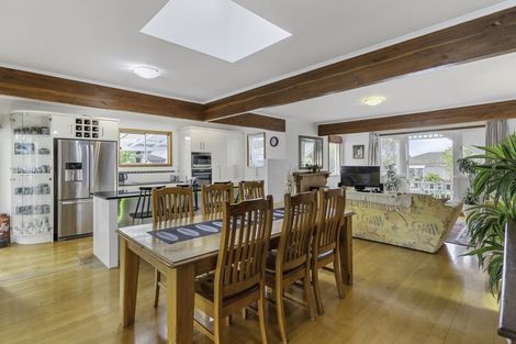 Photo of property in 1/27 Tui Glen Road, Birkenhead, Auckland, 0626