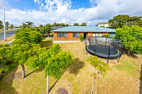 Photo of property in 2 Belinda Avenue, Flat Bush, Auckland, 2023