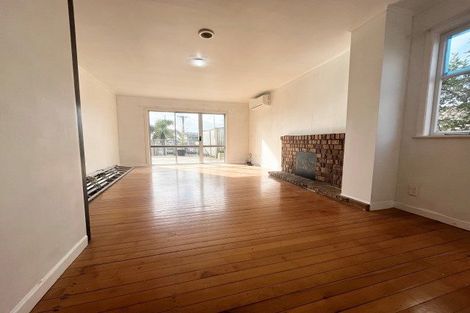 Photo of property in 5 Kokiri Street, Te Atatu South, Auckland, 0610