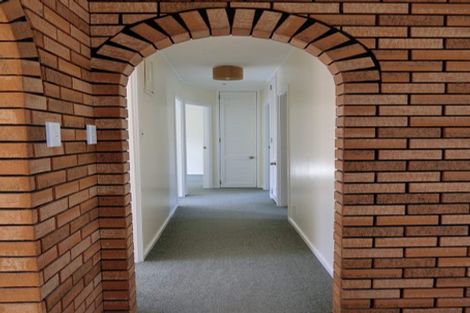 Photo of property in 23 Cockayne Crescent, Sunnynook, Auckland, 0620