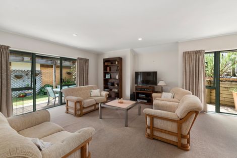 Photo of property in 3/12-20 Northcross Drive, Oteha, Auckland, 0632