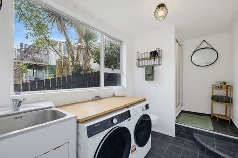 Photo of property in 2 Bromley Place, Westown, New Plymouth, 4310