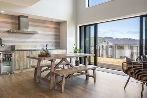 Photo of property in 4 Rotorua Grove, Aotea, Porirua, 5024