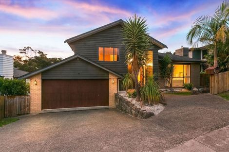 Photo of property in 19 Springvale Drive, Fairview Heights, Auckland, 0632