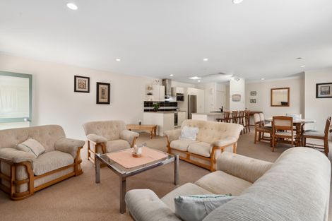 Photo of property in 3/12-20 Northcross Drive, Oteha, Auckland, 0632