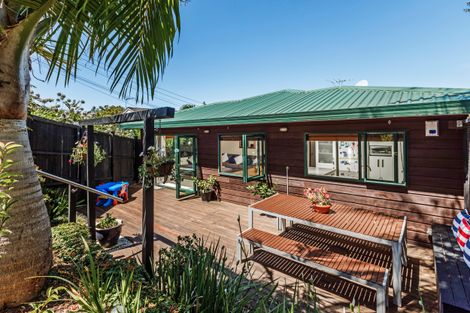Photo of property in 1/50 Nigel Road, Browns Bay, Auckland, 0630