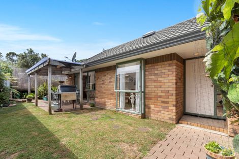 Photo of property in 3/12-20 Northcross Drive, Oteha, Auckland, 0632