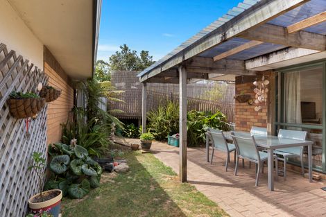 Photo of property in 3/12-20 Northcross Drive, Oteha, Auckland, 0632