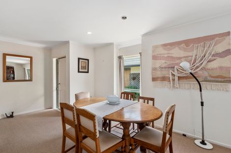 Photo of property in 3/12-20 Northcross Drive, Oteha, Auckland, 0632