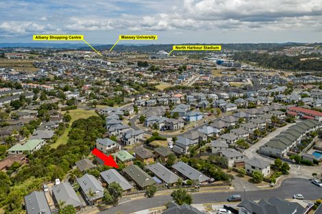 Photo of property in 3/12-20 Northcross Drive, Oteha, Auckland, 0632