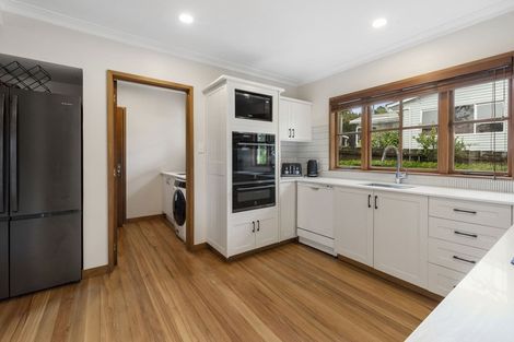 Photo of property in 105 Browns Bay Road, Browns Bay, Auckland, 0630