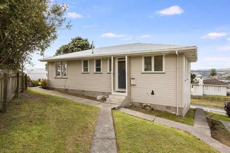 Photo of property in 2 Hiwi Crescent, Titahi Bay, Porirua, 5022