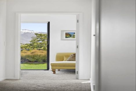 Photo of property in 7 Sapphire Spring Rise, Wanaka, 9305