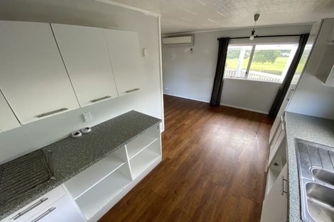 Photo of property in 14 Balwyn Place, Clendon Park, Auckland, 2103