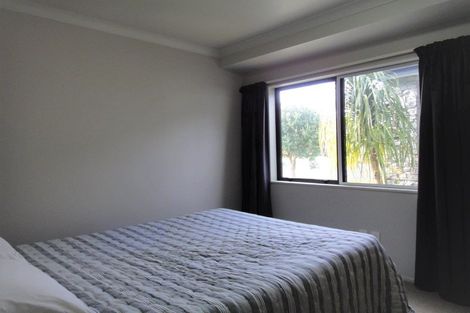 Photo of property in 10 Endeavour Place, One Tree Point, 0118