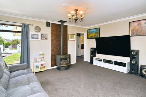 Photo of property in 15 Emlyn Place, Avondale, Christchurch, 8061
