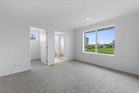 Photo of property in 19 Uatoto Road, Clarks Beach, 2122