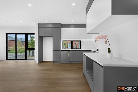 Photo of property in 18 Waimarie Drive, Karaka, 2578