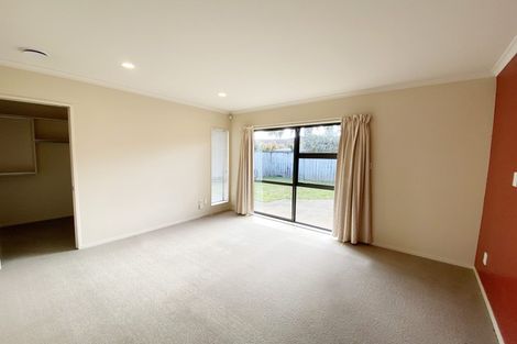 Photo of property in 33 Belcoo Crescent, East Tamaki, Auckland, 2013