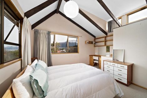 Photo of property in 5 Larch Court, Kelvin Heights, Queenstown, 9300