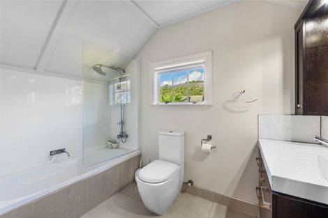 Photo of property in 1032 Scenic Drive North, Swanson, Auckland, 0816