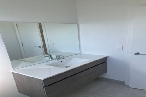 Photo of property in 3157 Great North Road, New Lynn, Auckland, 0600