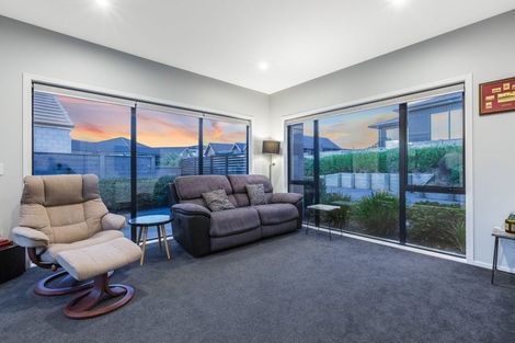 Photo of property in 55 Queen Charlotte Drive, Aotea, Porirua, 5024