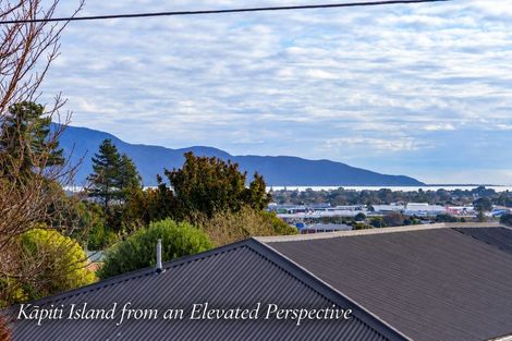 Photo of property in 46 Kaitawa Crescent, Paraparaumu, 5032
