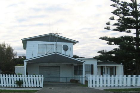 Photo of property in 35 Moana Street, Otaki Beach, Otaki, 5512