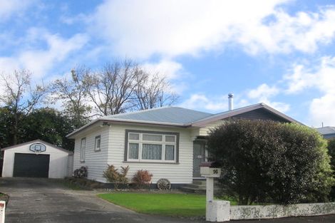 Photo of property in 16 Shamrock Street, Takaro, Palmerston North, 4412