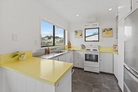 Photo of property in 37 Herekawe Drive, Spotswood, New Plymouth, 4310