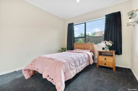 Photo of property in 15 Gardone Terrace, Conifer Grove, Takanini, 2112