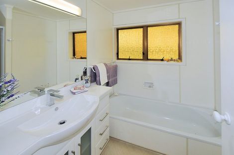 Photo of property in 1/11 Mahuta Grove, Northcote, Auckland, 0627