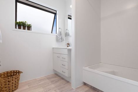 Photo of property in 8 Taurus Place, Kawaha Point, Rotorua, 3010