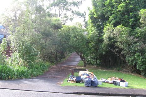 Photo of property in 16 Ngaio Road, Titirangi, Auckland, 0604