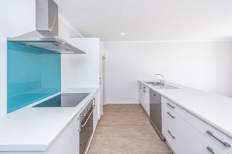 Photo of property in 6 Cross Street, Castlecliff, Whanganui, 4501