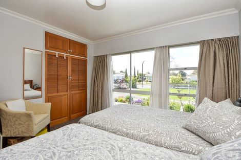 Photo of property in 28 Seddon Street, Carterton, 5713