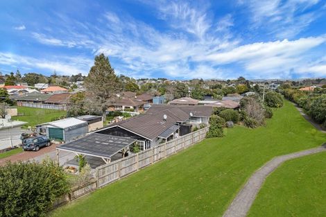 Photo of property in 19f Victoria Avenue, Waiuku, 2123