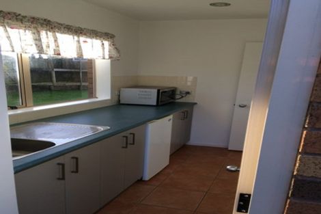 Photo of property in 2/842 East Coast Road, Oteha, Auckland, 0630