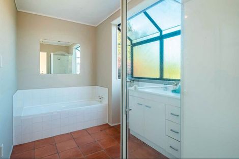 Photo of property in 2/41 Radiata Lane, Chatswood, Auckland, 0626