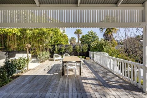 Photo of property in 12 Hadfield Terrace, Bluff Hill, Napier, 4110